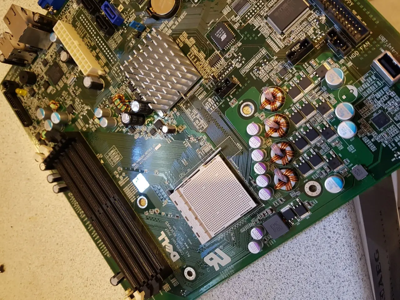 Billede 4 - Bundkort fra Dell powerEdge T105 server.