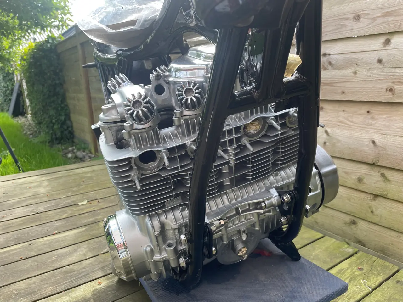 Billede 2 - Motor på stel