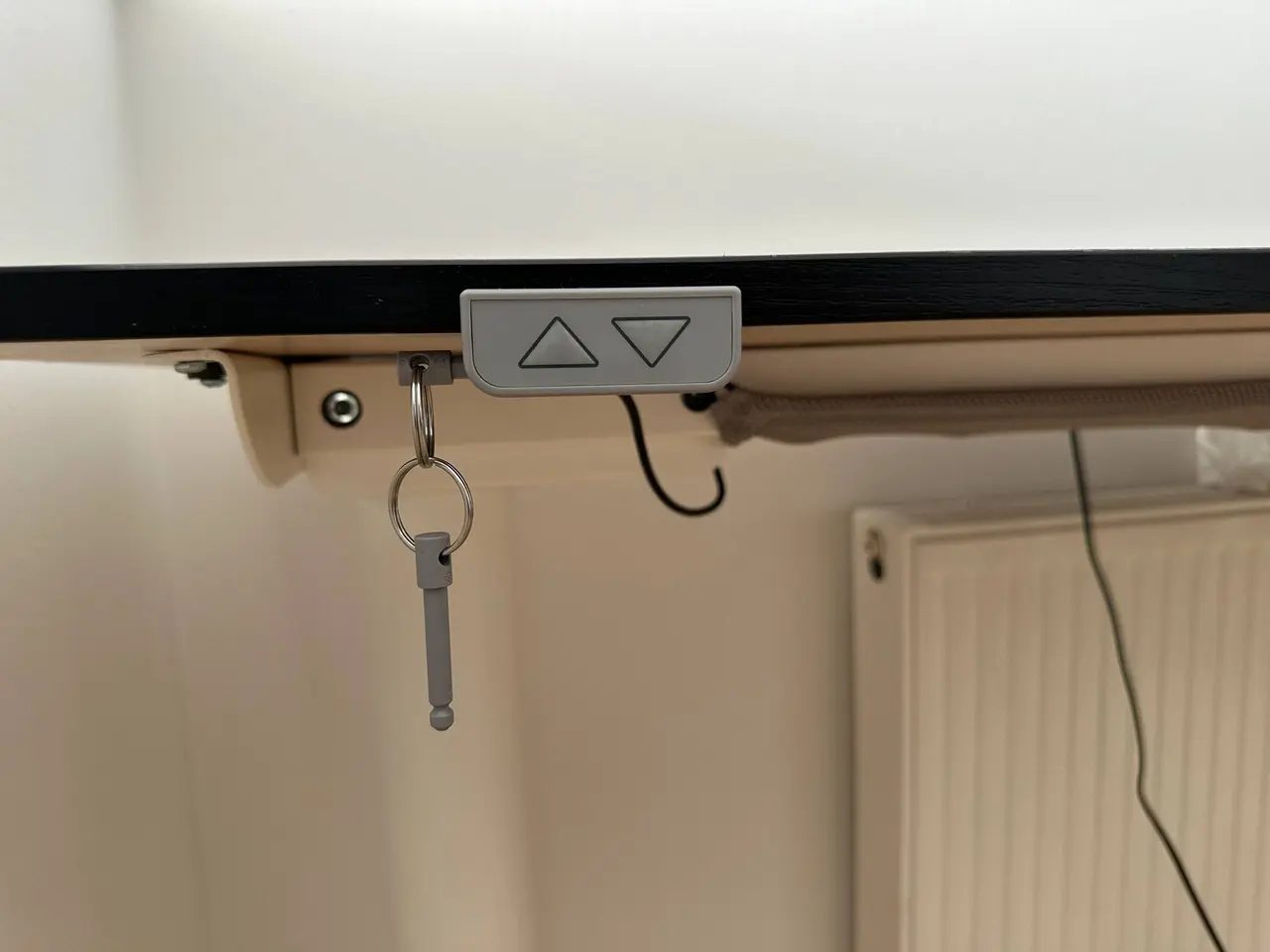 Billede 2 - KEA BEKANT Electric Height-Adjustable Corner Desk