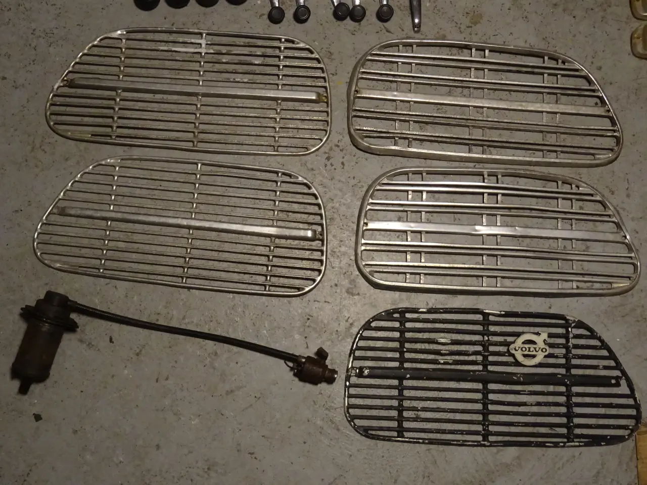 Billede 2 - Volvo Amazon lygterand, hjulkapsler, lister m.m