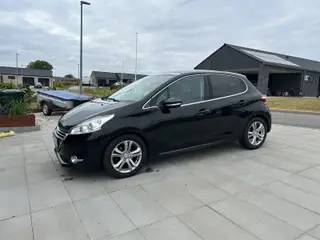 Peugeot 208 1,2 VTi Allure Sky