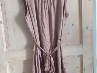 Satin kjole