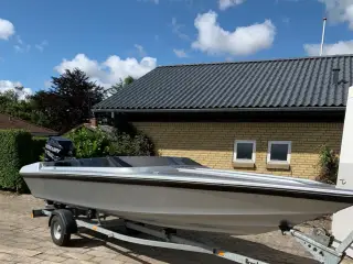 Ring 18 speedbåd 150hk 2.5 v6 optimax