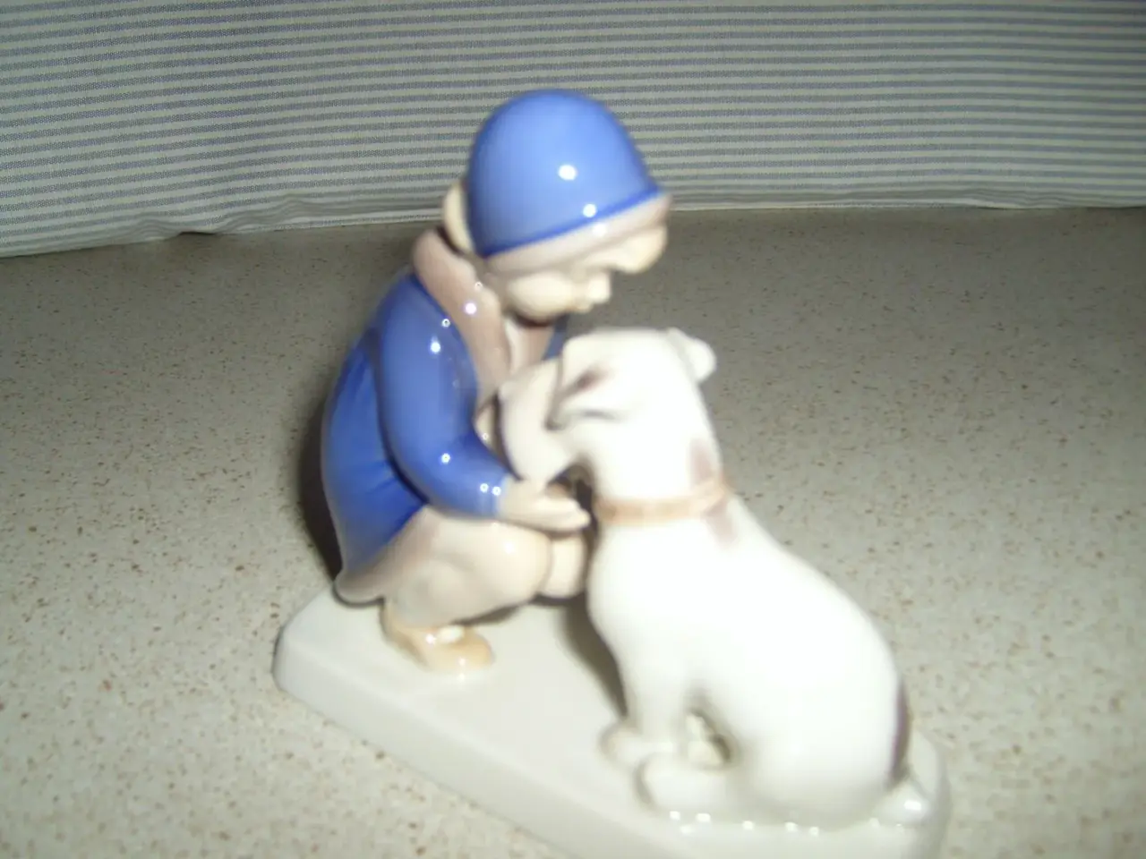 Billede 1 - Pige med hund