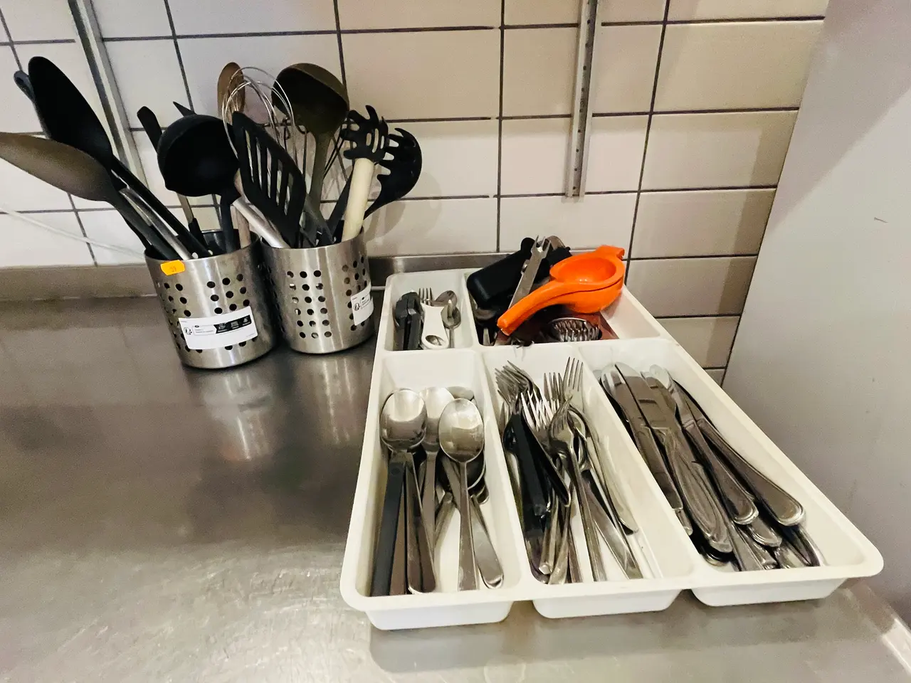 Billede 3 - Diverse Køkkenartikler: Gryder, Pander, Service m.m.