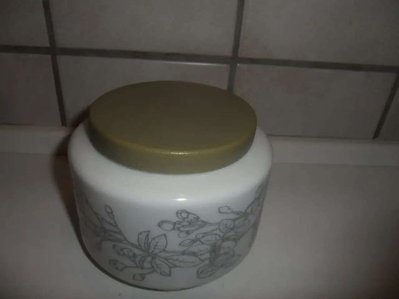 Billede 5 - Opal krukker med motiver og låg 2 stk.