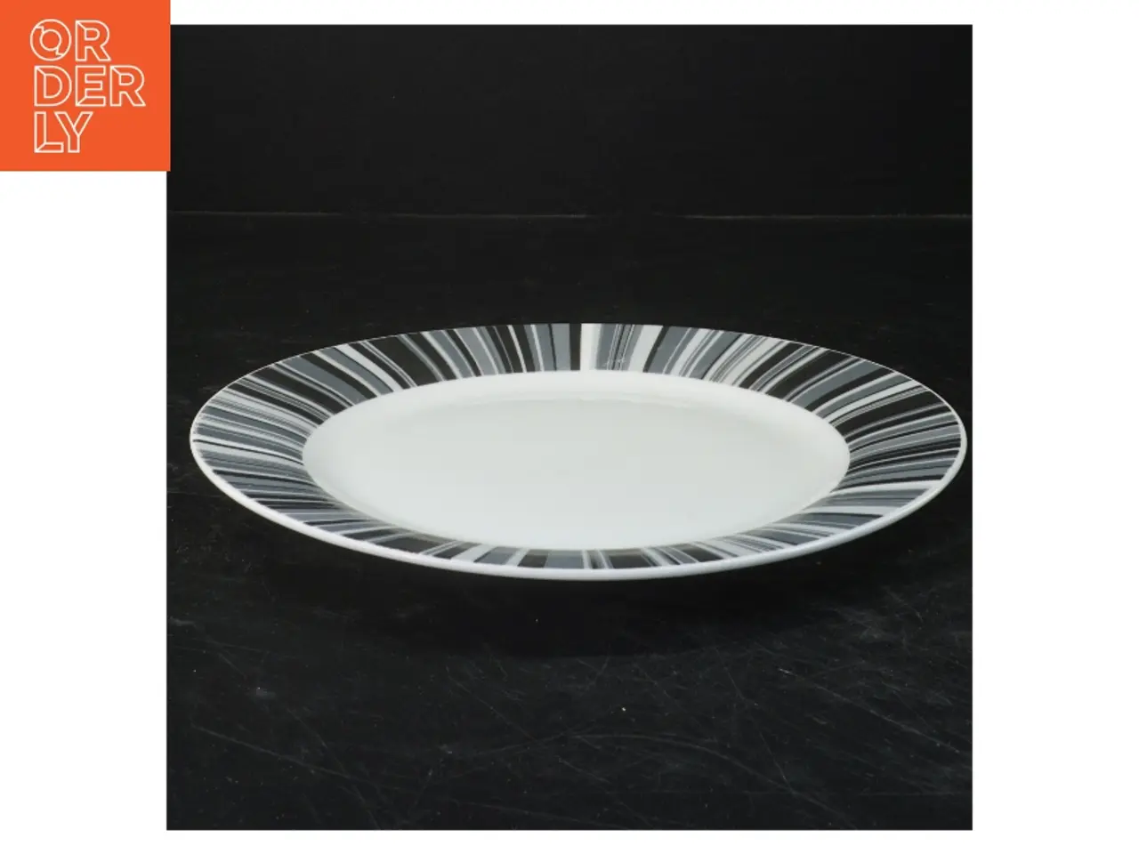 Billede 1 - Porcelænstallerken med dekorativ kant (str. Ø 24 cm)