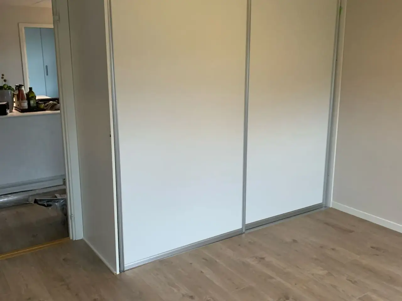 Billede 3 - Laminat gulv/Fenix grebsfri fronter