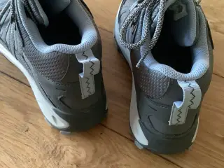 Merrell vandrestøvler, desværre købt for store.