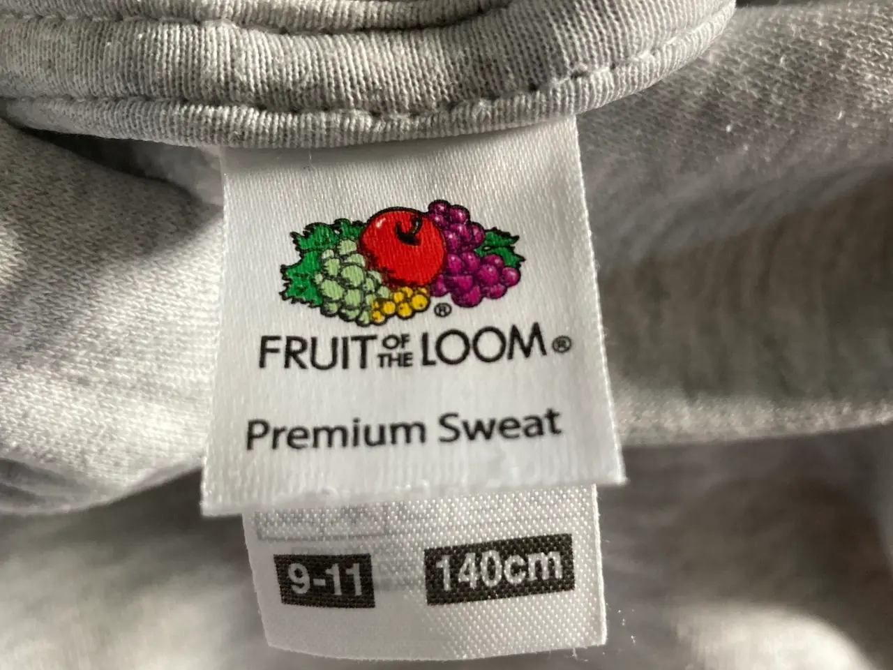 Billede 2 - Grå hoodie i str. 140 fra Fruit of the Loom