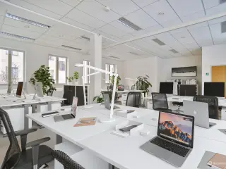 Fullservice erhverslokaler hos hurtig voksende startup - 1 kontorlokaler med gode fællesarealer til leje.