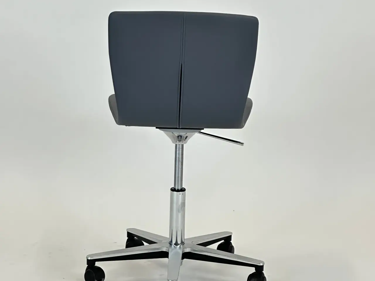 Billede 5 - Magnus Olesen Butterfly Swivel Stol – Grå med Krom Stel Læder