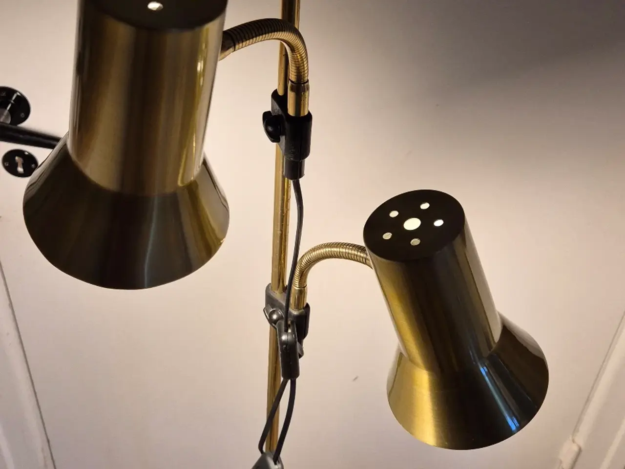 Billede 6 - Flot, unik gulvlampe i messing