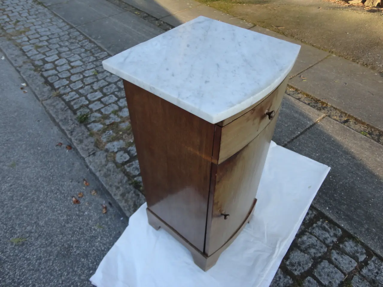 Billede 4 - Skab - marmor top :