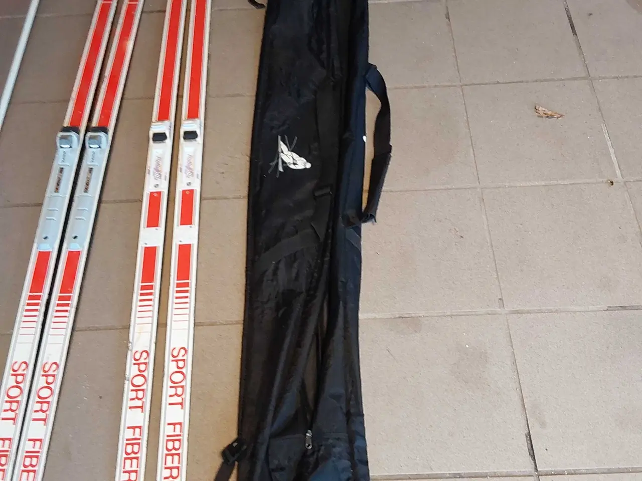 Billede 5 - Langrend ski 2 par på 2 m stave og opbevaringspose