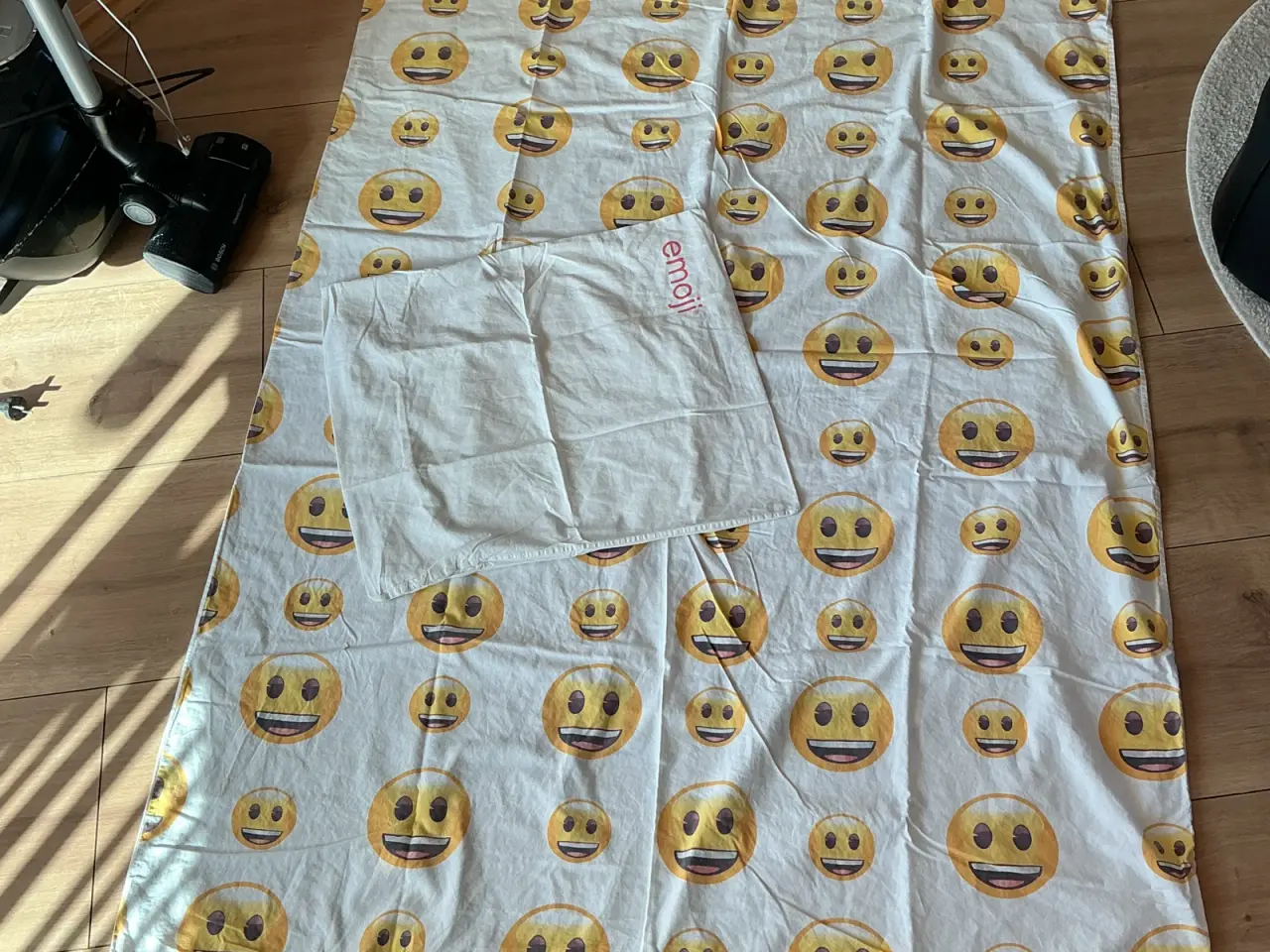 Billede 2 - Emoji sengetøj 140x200 cm.