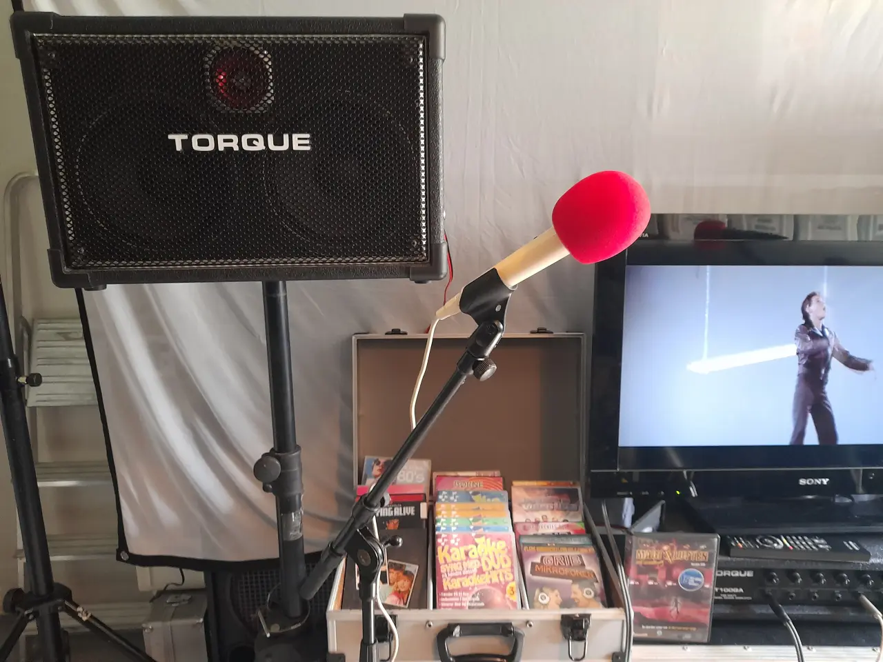 Billede 11 - Udlejes - STORT KARAOKE MED 4 MIC.