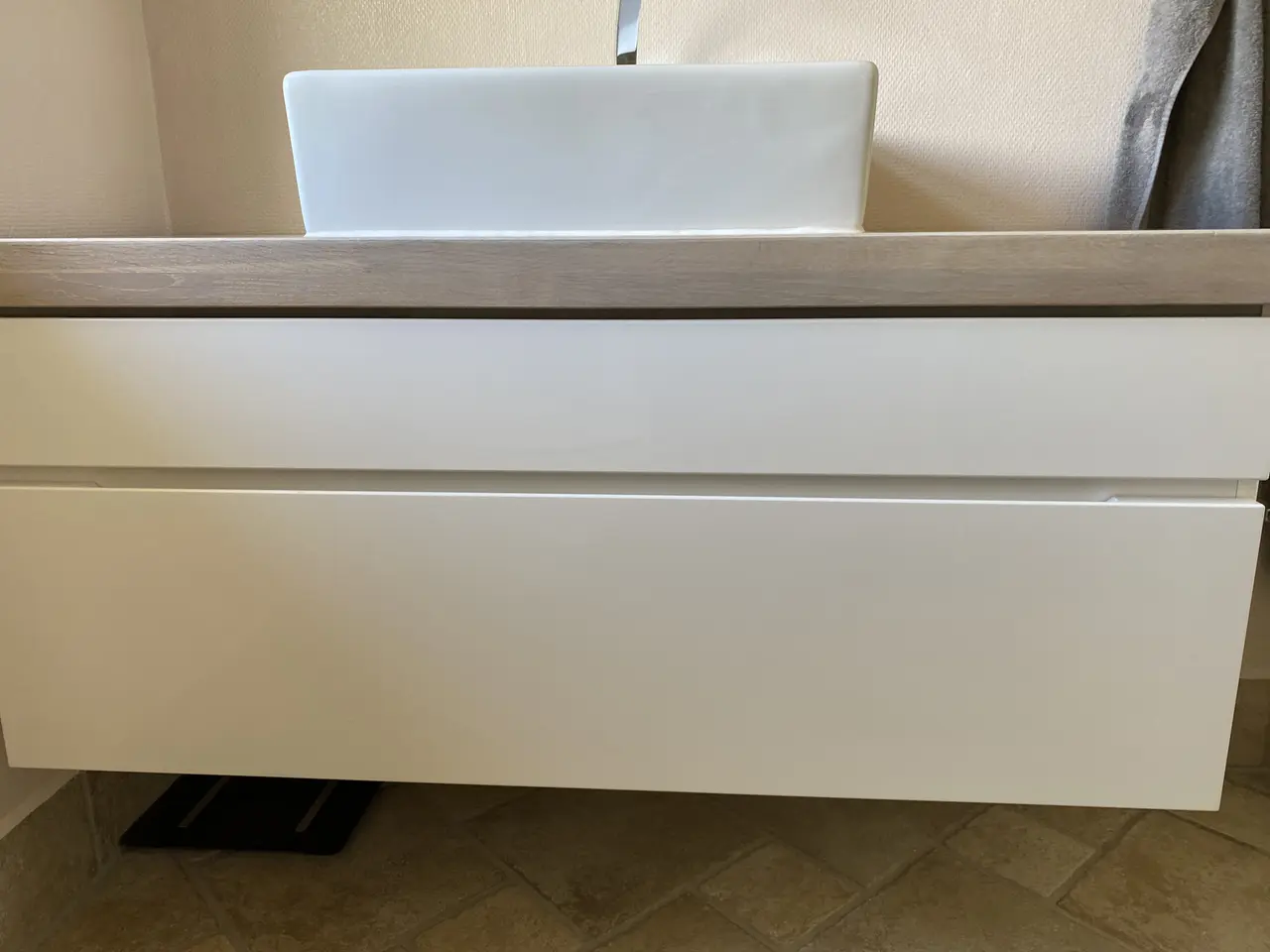 Billede 2 - Hvid højglans bademiljø