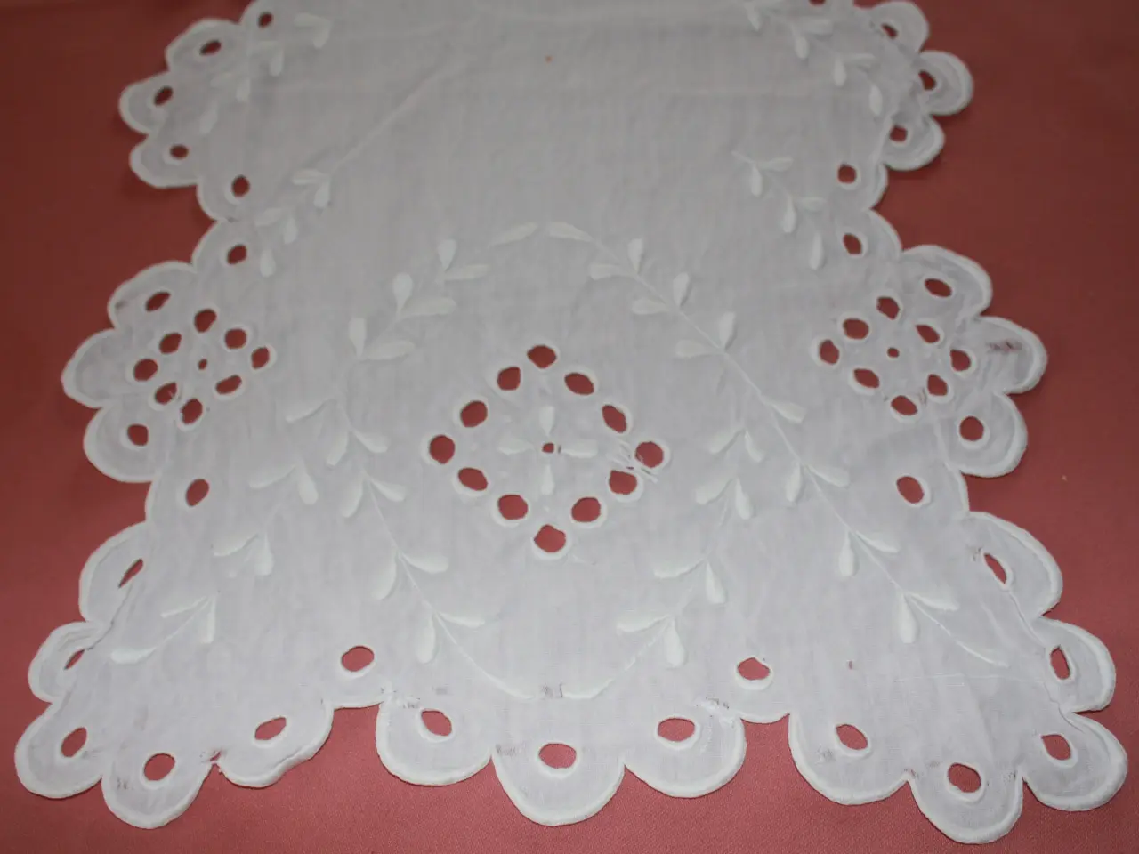 Billede 2 - Broderet løber 36 x 140 cm