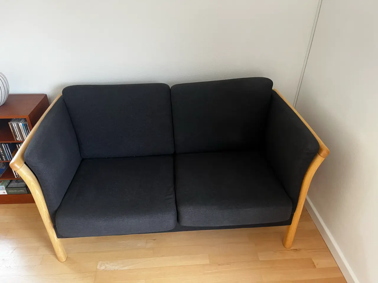 Billede 1 - Sofa i bøg natur, massiv lakeret