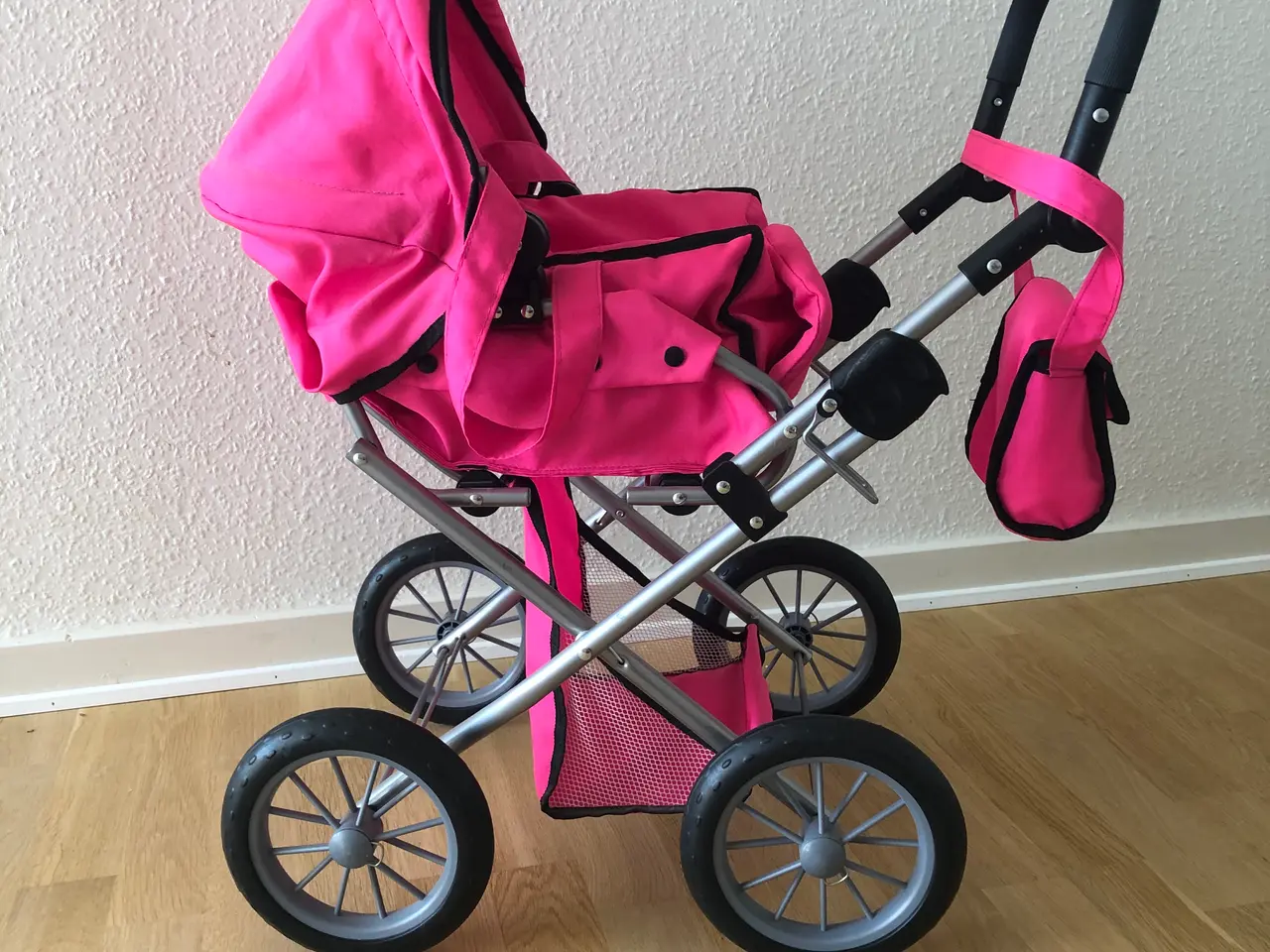 Billede 2 - Dukkevogn i pink