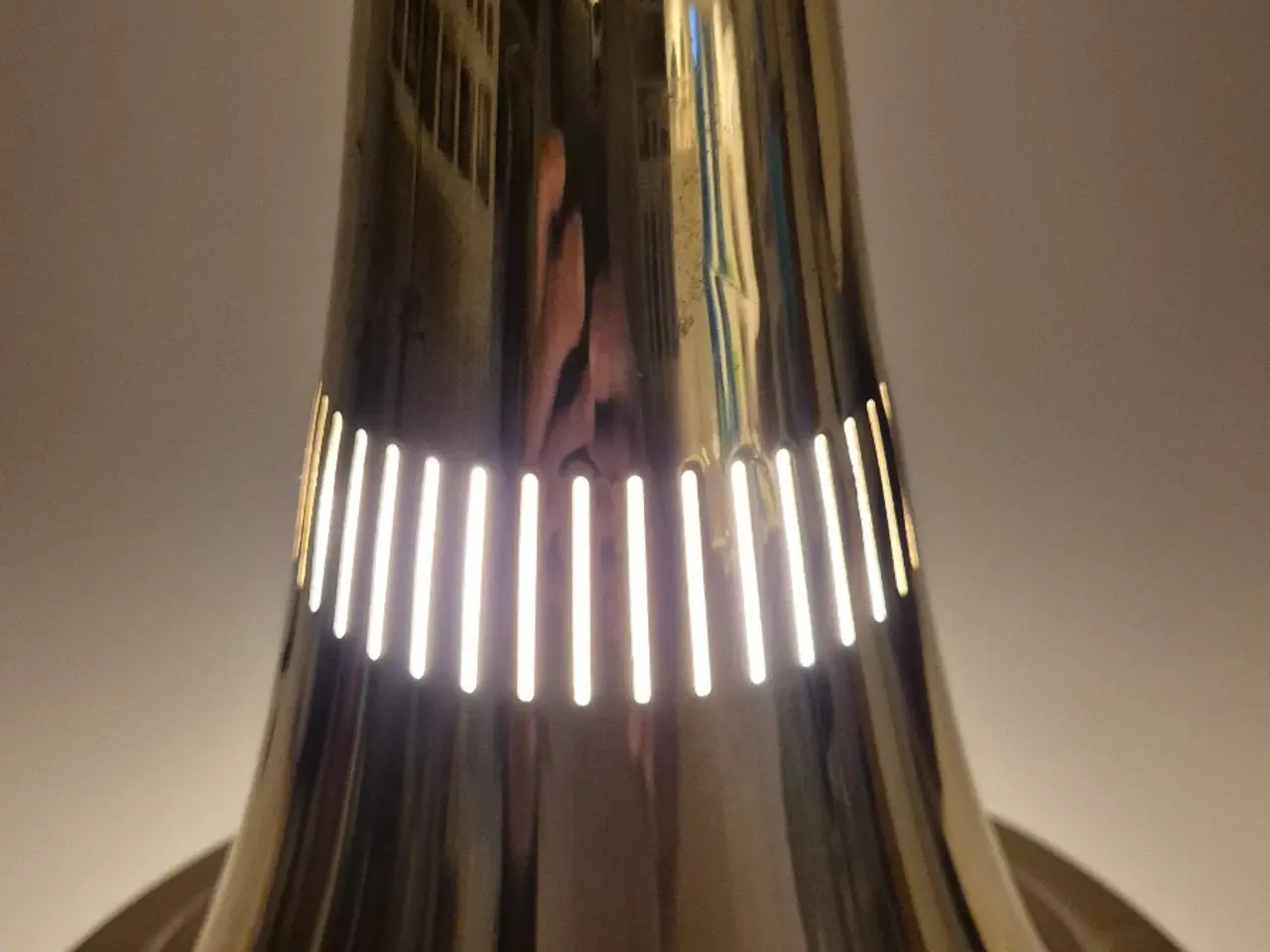 Billede 3 - Smuk svensk designerlampe i skinnende messing