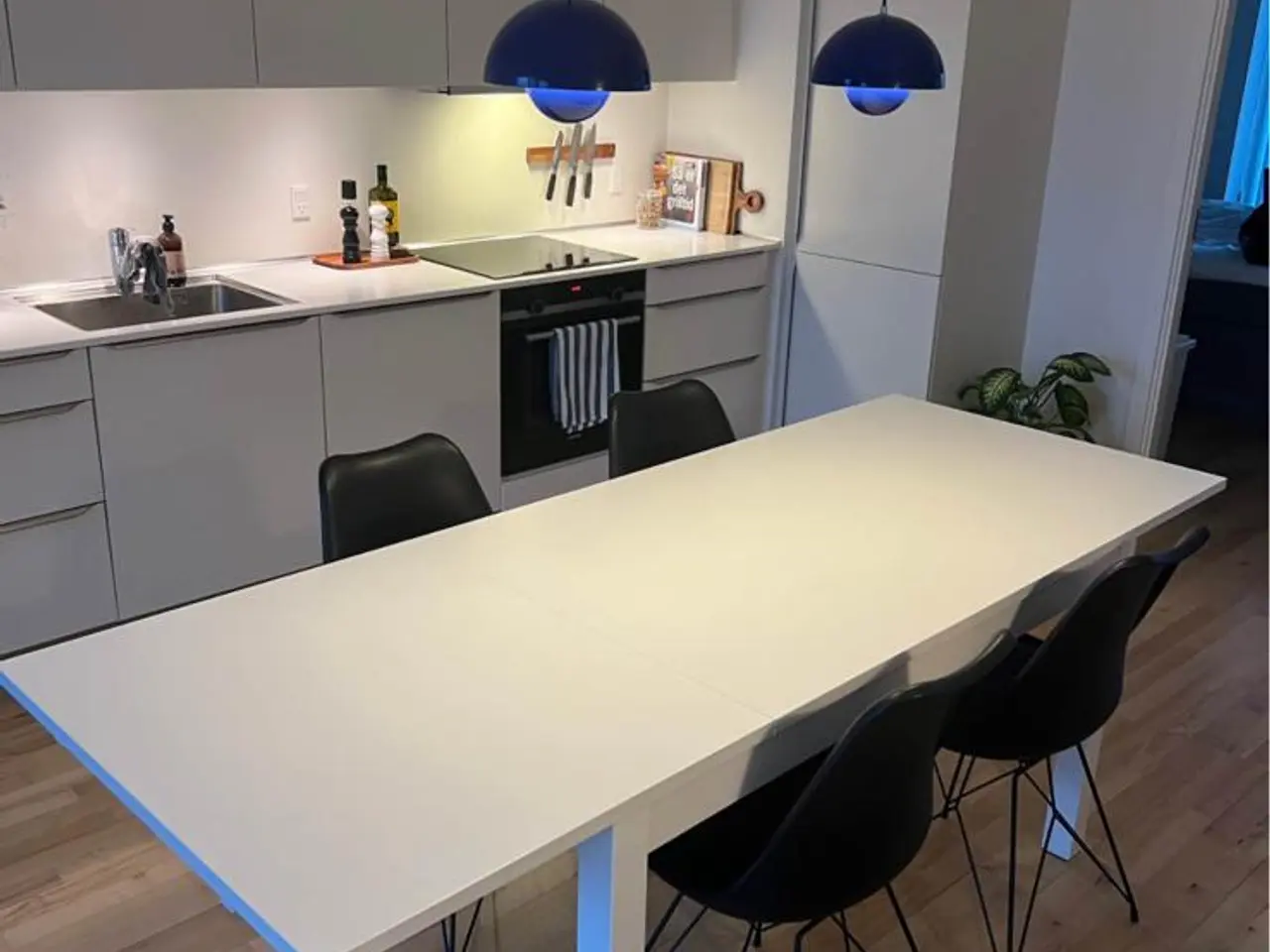 Billede 2 - IKEA hvidt spisebord med udtræk / White Extendable