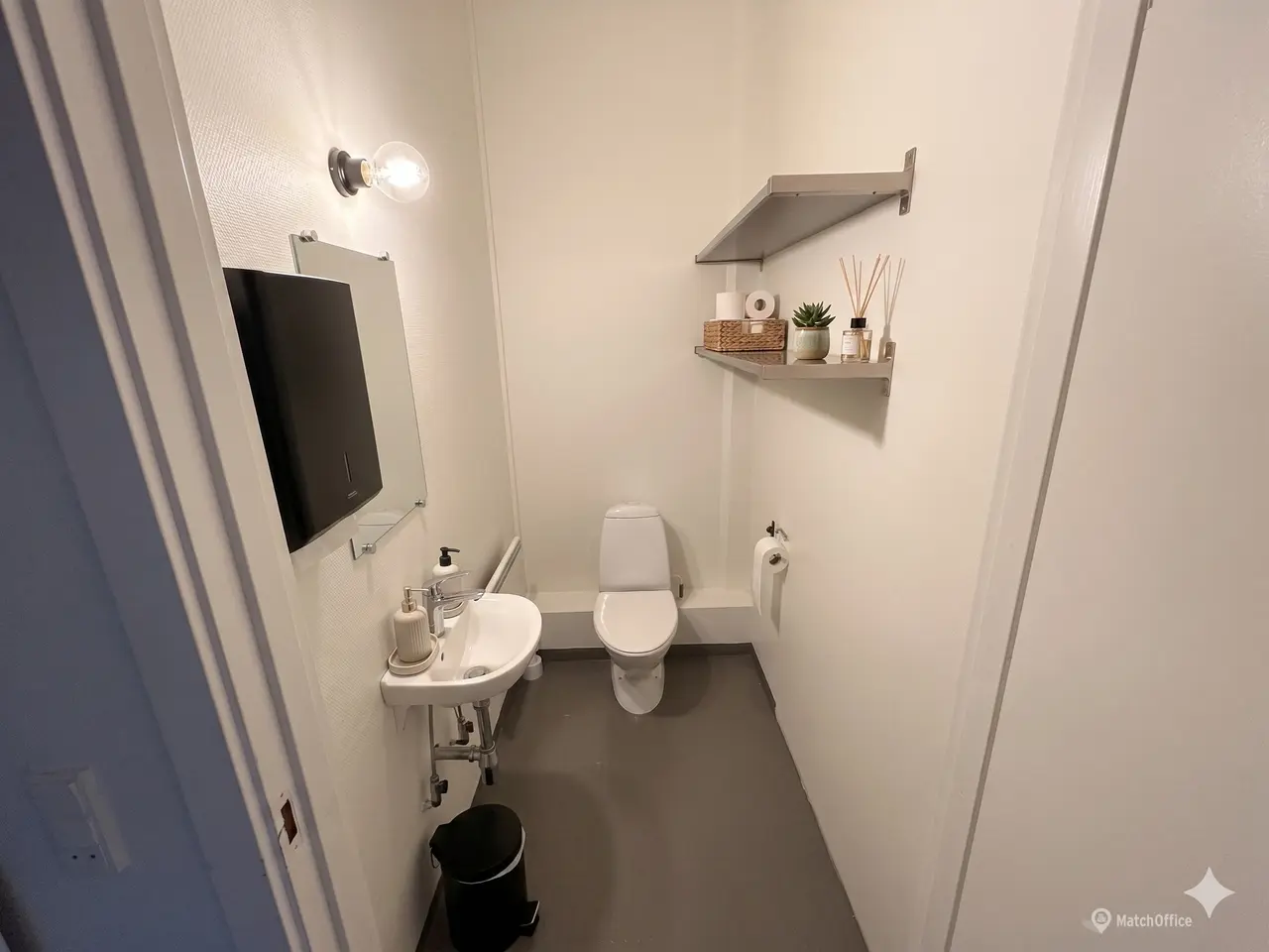Billede 8 - Lyst og fleksibelt kontor-/kliniklejemål på 164 m²
