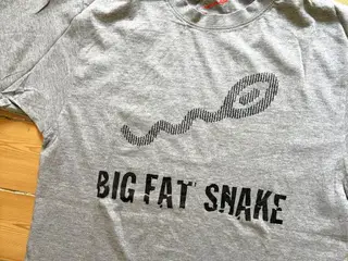 Big Fat Snake t-shirt med autografer