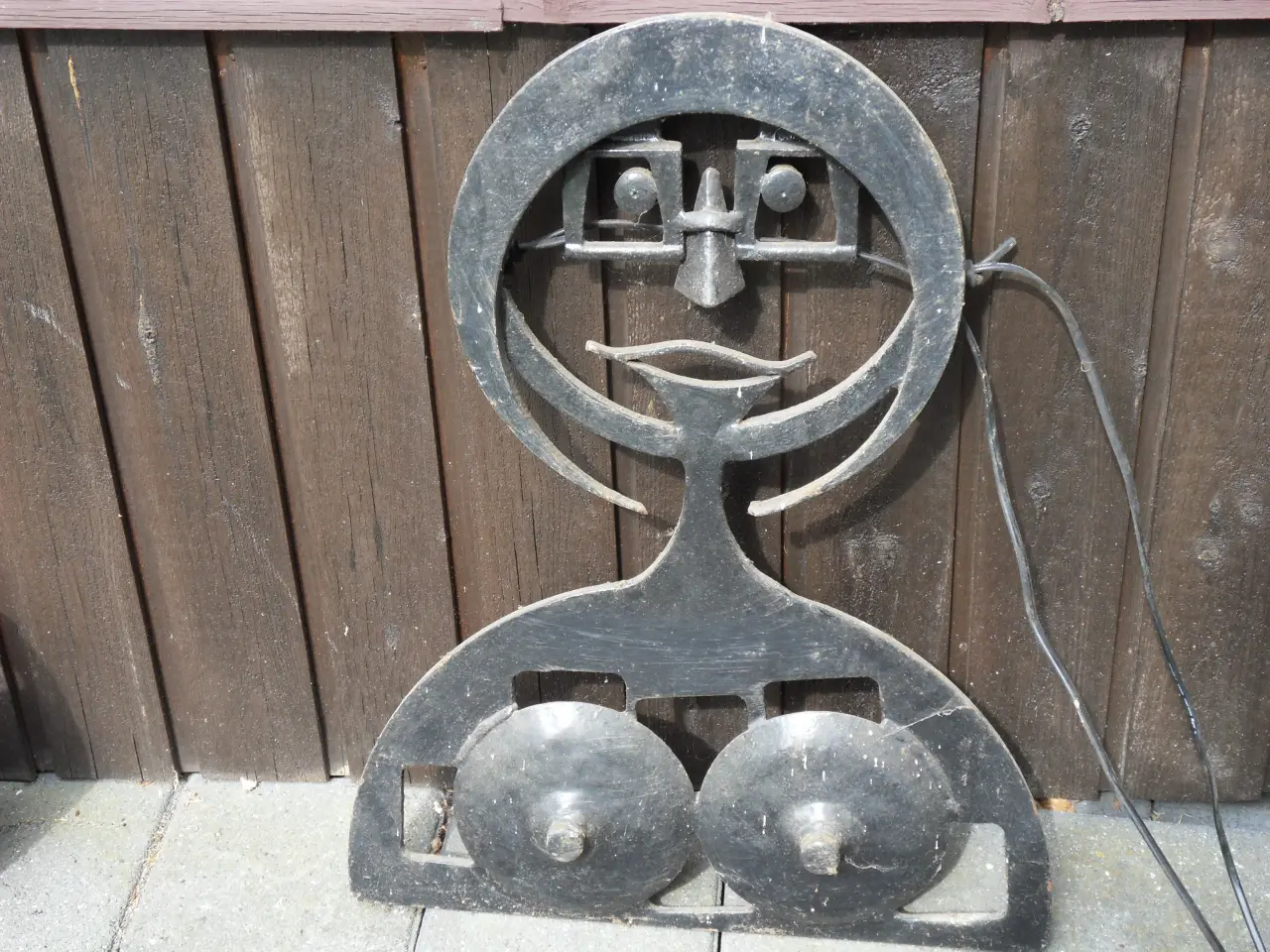 Billede 2 - SKULPTUR-JERN til væg. Kasket-Karl og Ung Pige