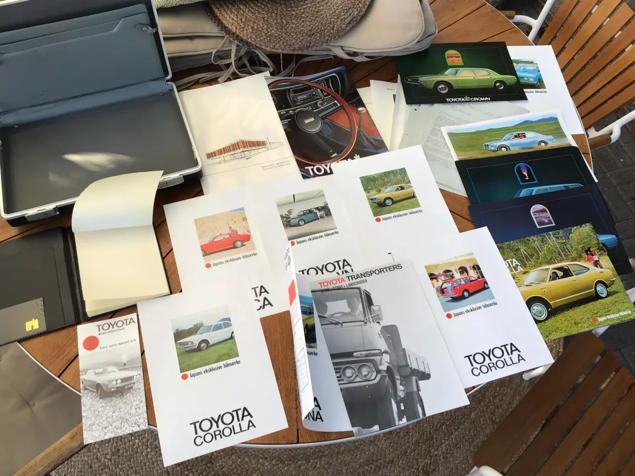 Billede 10 - Toyota salgstaske fra 1972 med indhold