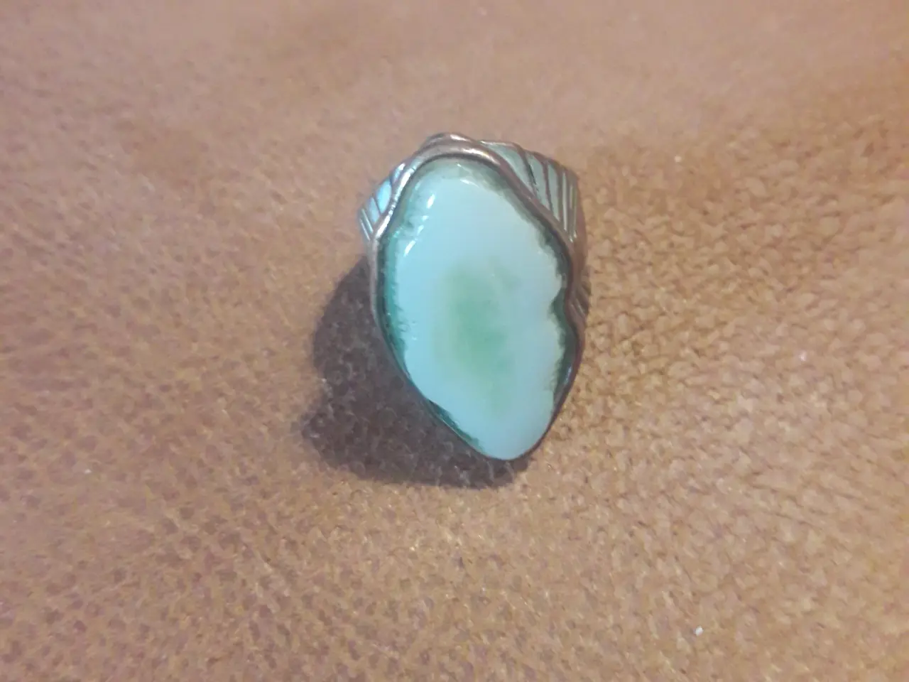 Billede 2 - Ring med Oval hvid sten