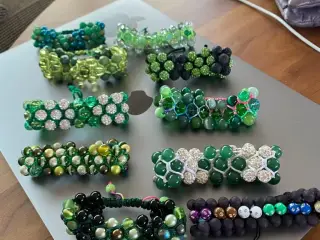 Nye knyttede armbånd