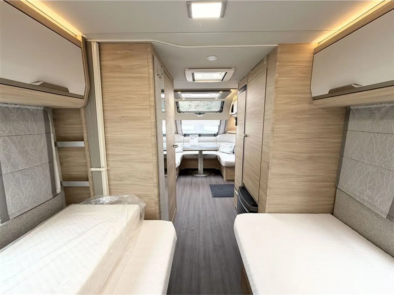 Billede 12 - 2021 - Knaus Südwind 580 EU "60 Years" Enkeltsenge-Lamel-Gulvtemp.-Panorama vindue
