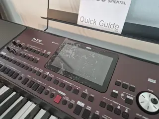 🎹 Korg PA700 – Som ny + solidt stativ 🎶