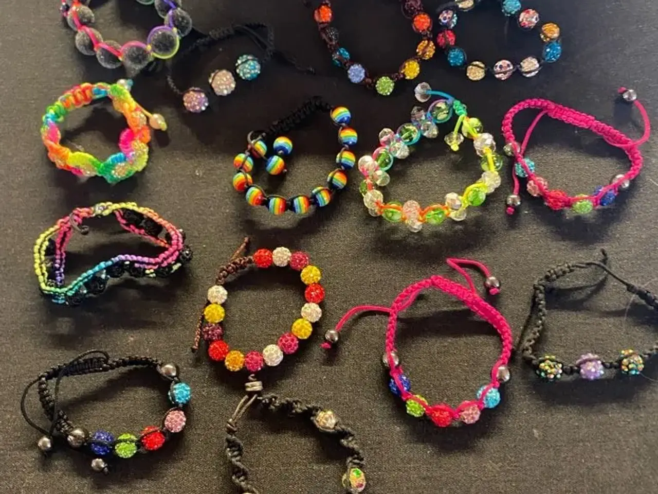 Billede 1 - Nye knyttede armbånd