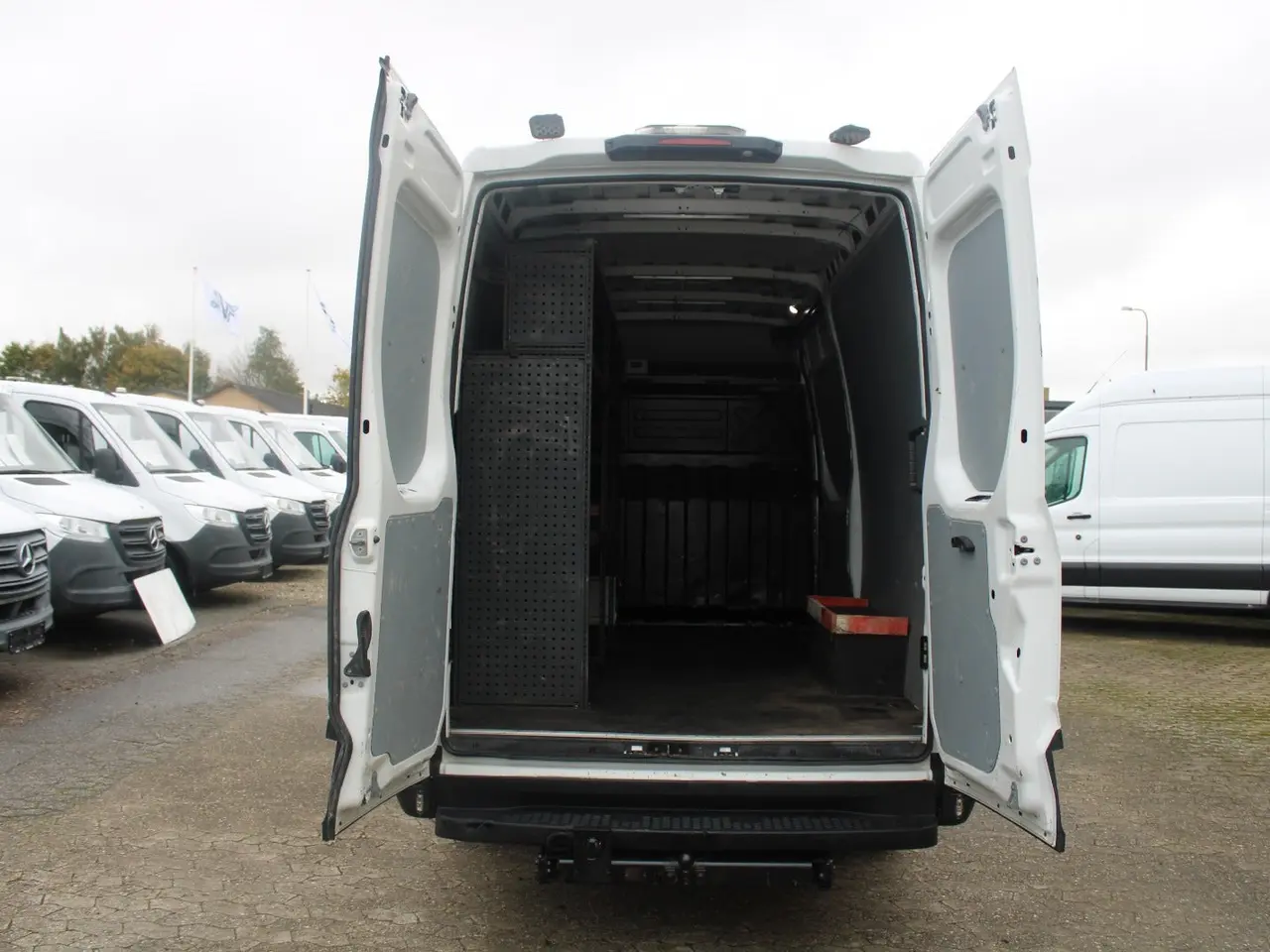 Billede 13 - Iveco Daily 3,0 35S18 12m³ Van AG8