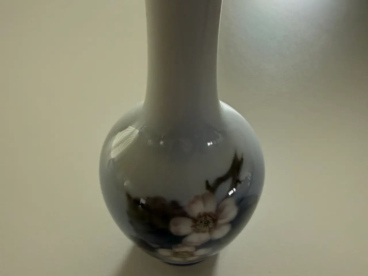 Billede 1 - Royal Copenhagen vase med brombær motiv