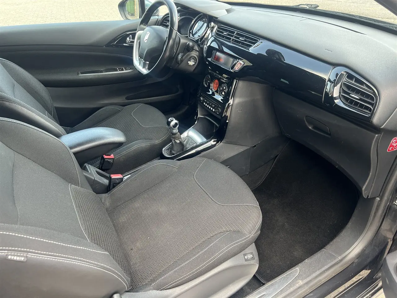 Billede 18 - Citroën DS3 1,6 HDi FAP Dstyle 92HK 3d