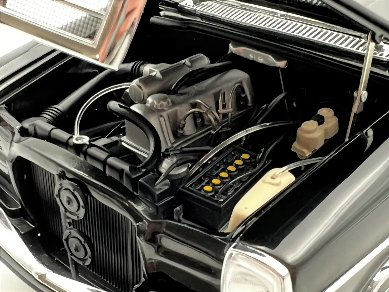 Billede 8 - 1968 Mercedes-Benz 220D /8 AUTOart - 1:18