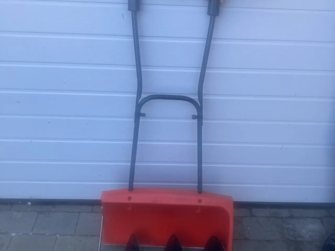 Billede 1 - Manuel sne/isfjerner til fortov, indkørsel mm