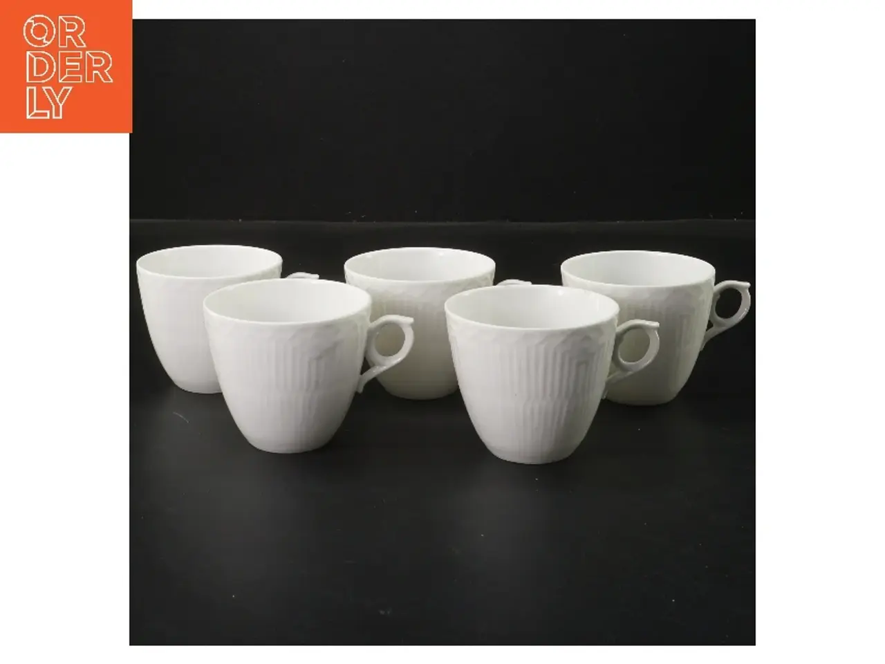 Billede 1 - 5 stk hvide porcelænskopper med riflet mønster fra Royal Copenhagen (str. 5 stk Ø 7,5 cm længde 6,5 cm)