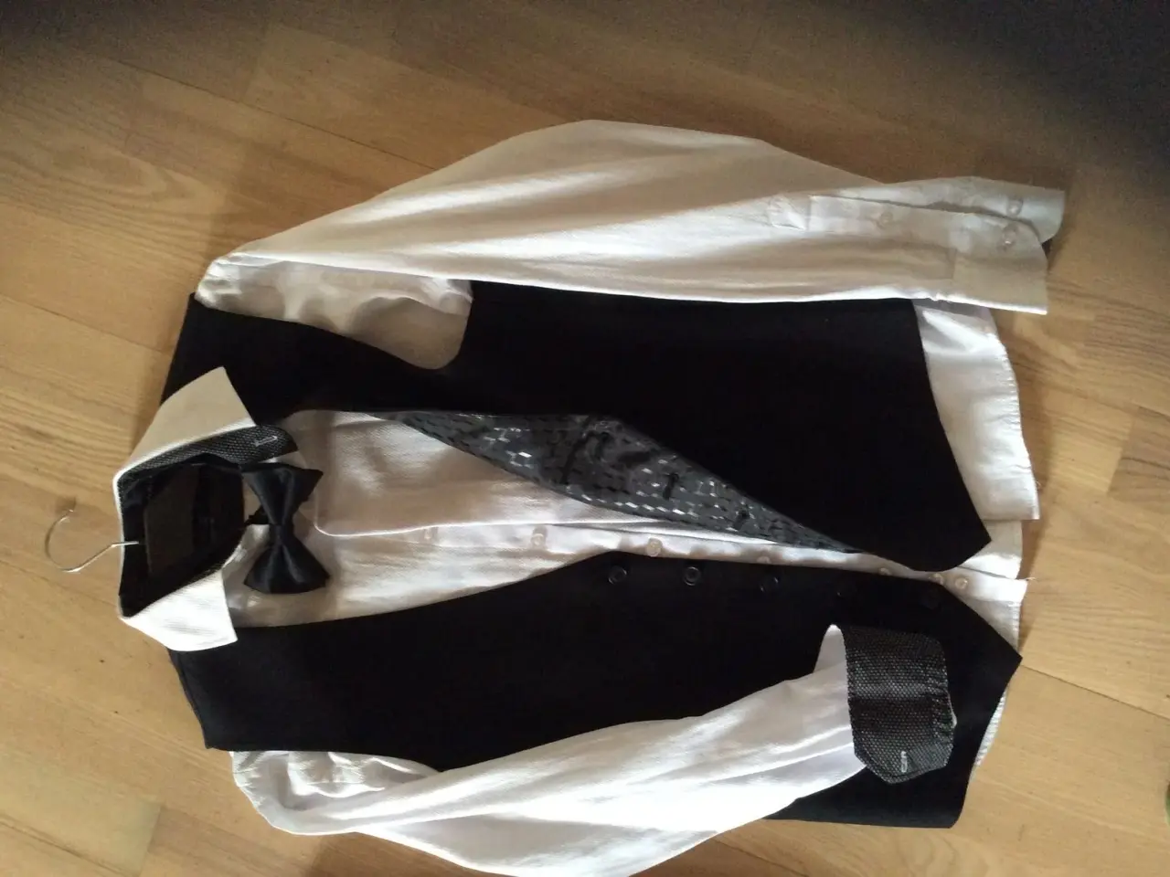Billede 2 - Rigtig flot konfirmationssæt sælges...