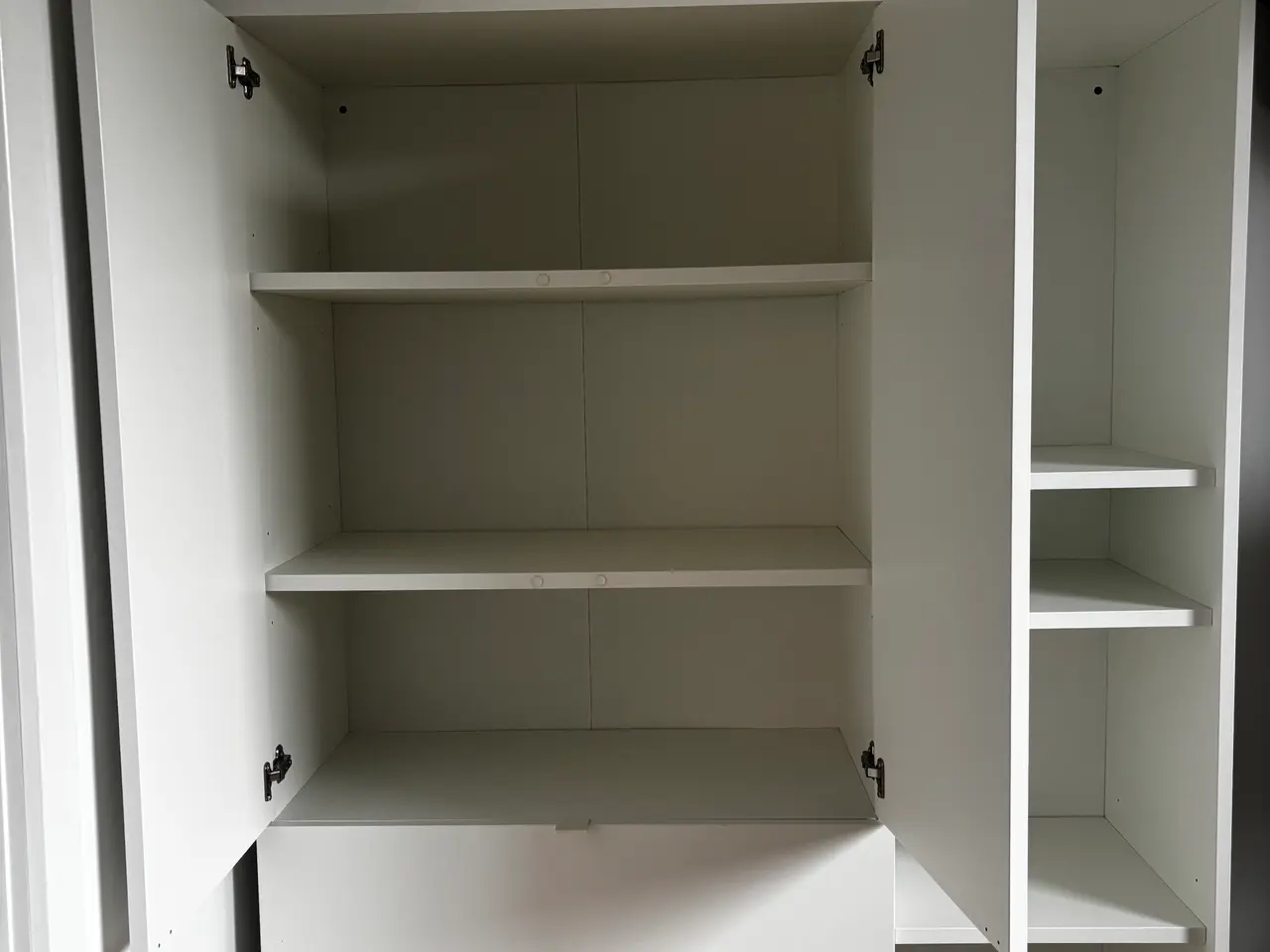 Billede 2 - Ikea Vihals skab