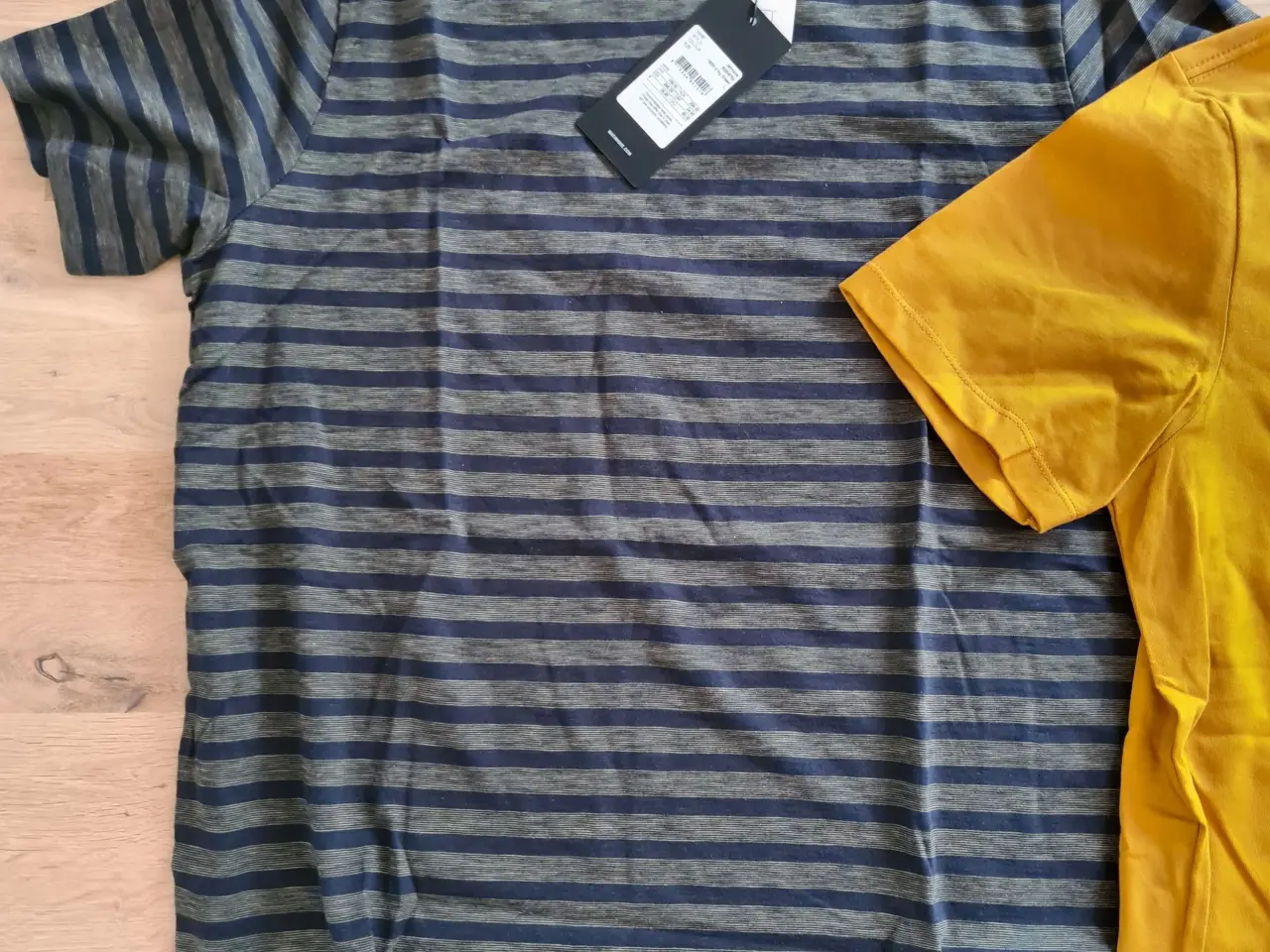 Billede 5 - NYE T-shirts Matinique og Lindbergh - str L