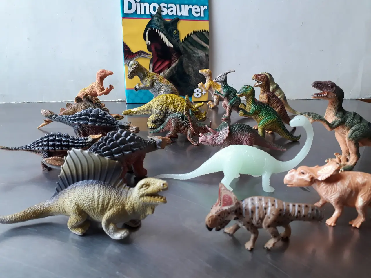 Billede 6 - 20 Dinosaurs og 1 Dinobog