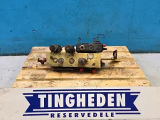 Case 8010 Hydraulikventil 87109742
