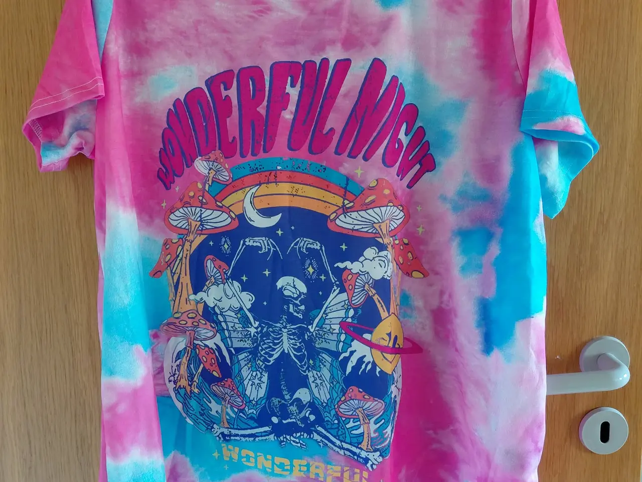 Billede 1 - T-shirt med forskellige motiver