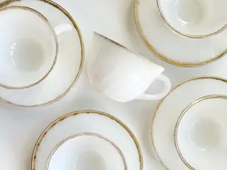 Amerikansk FireKing, swirl m guld, pr. sæt