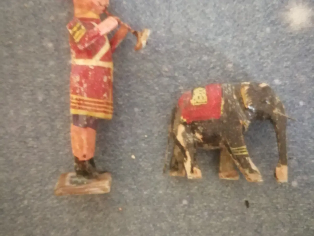 Billede 1 - To Gamle Træfigurer